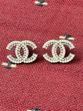 Pearl & Crystal Double-C Logo Stud Earrings - Cream/Gold Tone